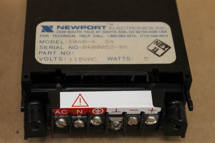 NEWPORT 204B-4D4 DIGITAL PANEL PROCESS MONITOR