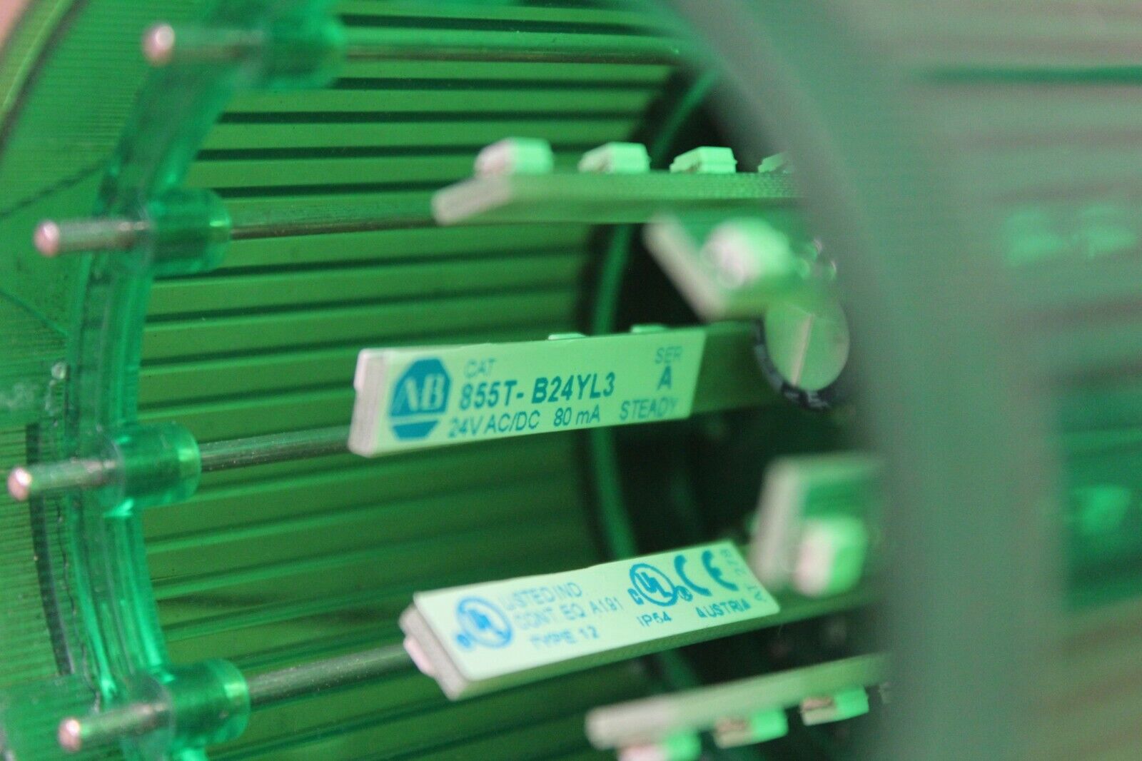 Allen Bradley 855T-B24YL3 Green Light