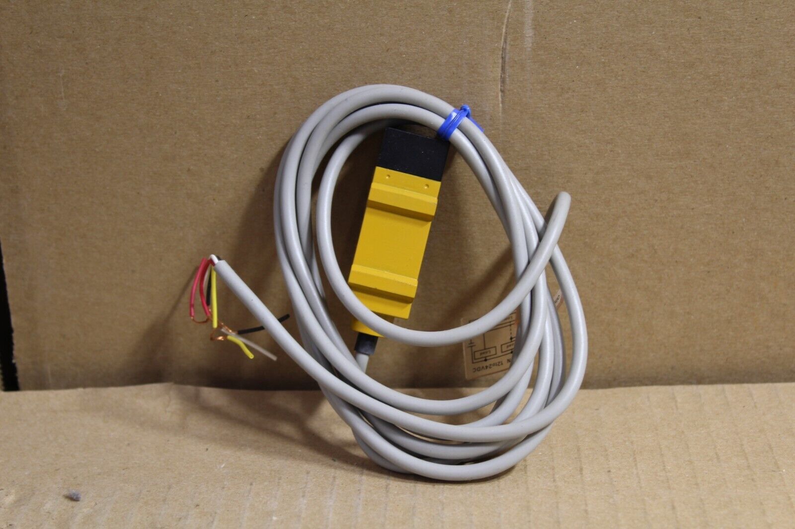 Omron E3S-5DE4-1 Photoelectric Switch