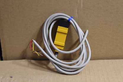 Omron E3S-5DE4-1 Photoelectric Switch