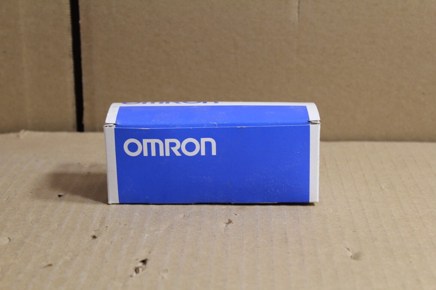 Omron E3F2-R2C4 Photoelectric Switch