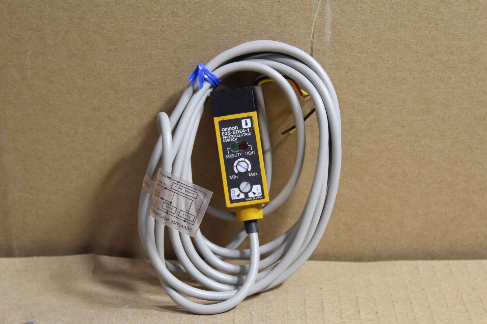 Omron E3S-5DE4-1 Photoelectric Switch