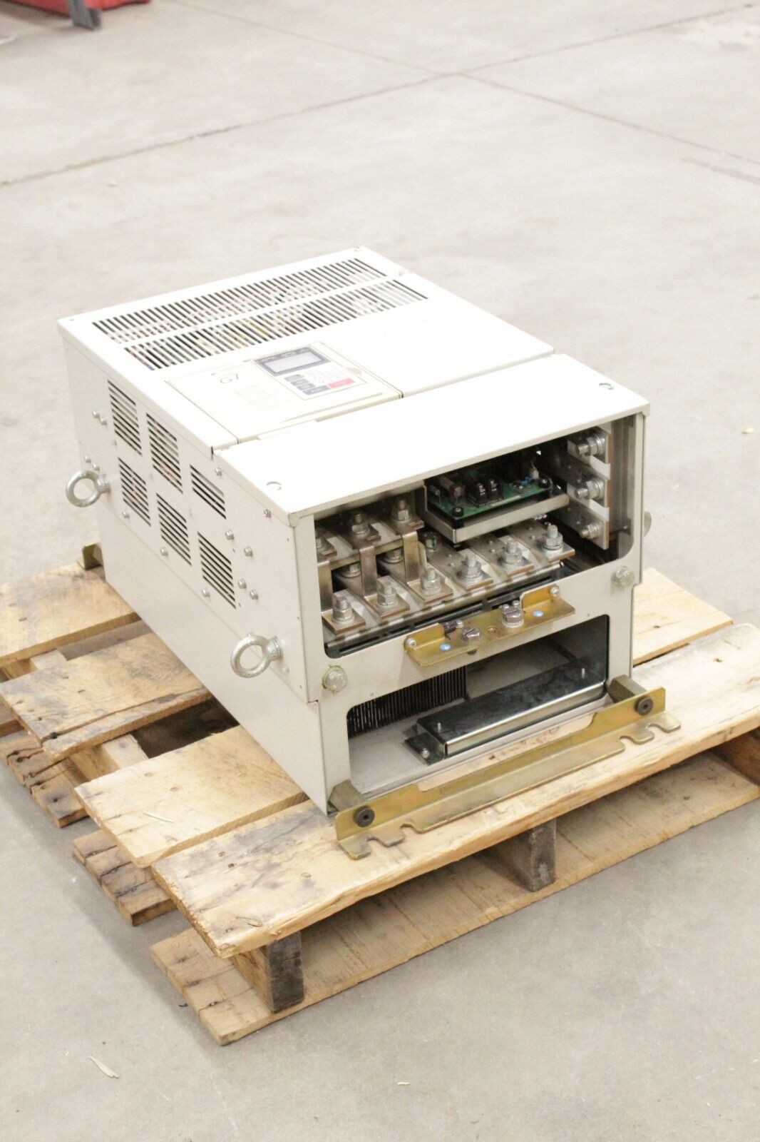 Yaskawa CIMR-G7U2037 G7 Varispeed Inverter Drive