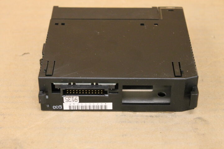 GE FANUC IC693MDL330C OUTPUT 120/240 VAC