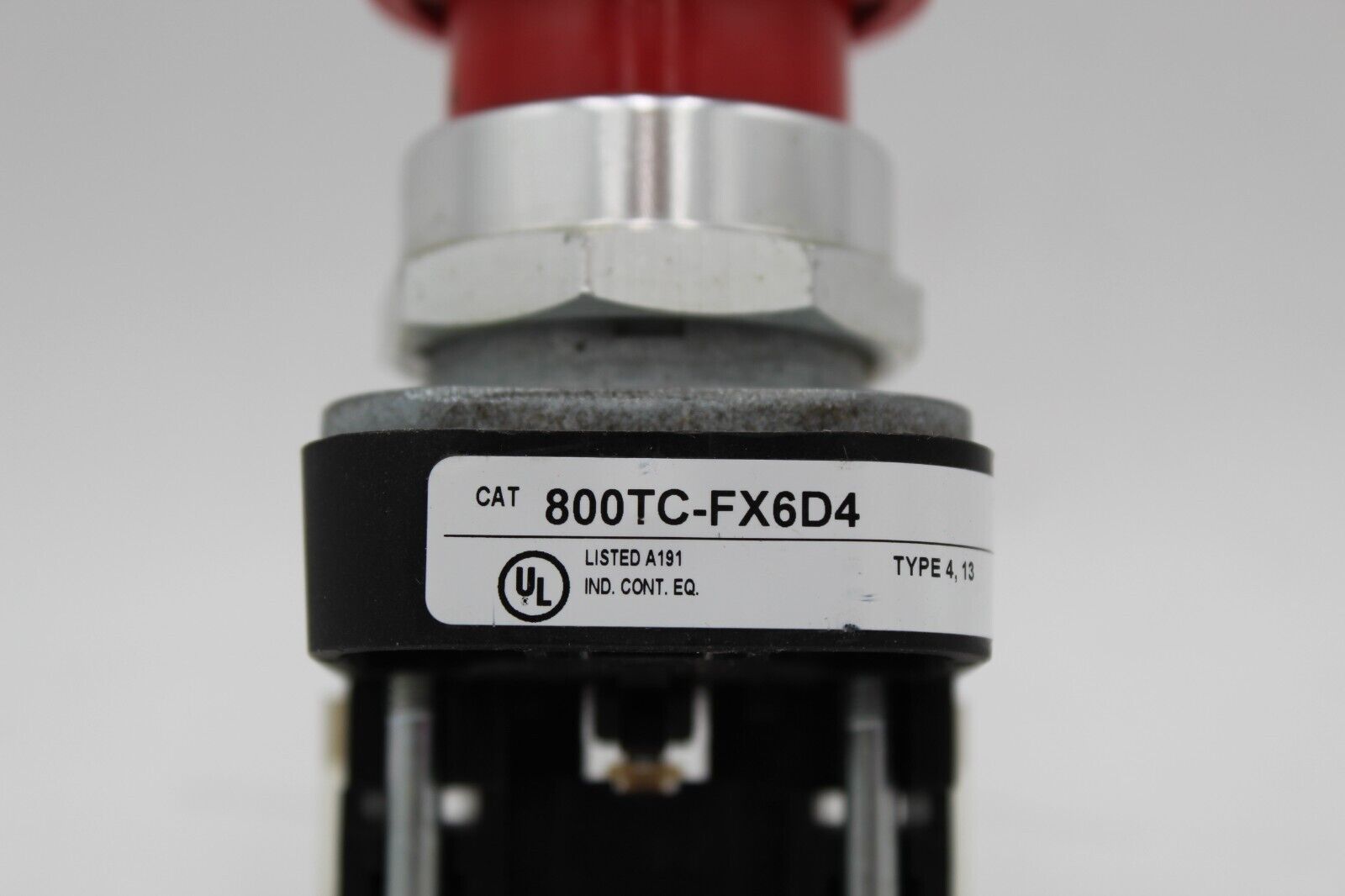 Allen-Bradley 800TC-FX6D4 Red Momentary Push Button