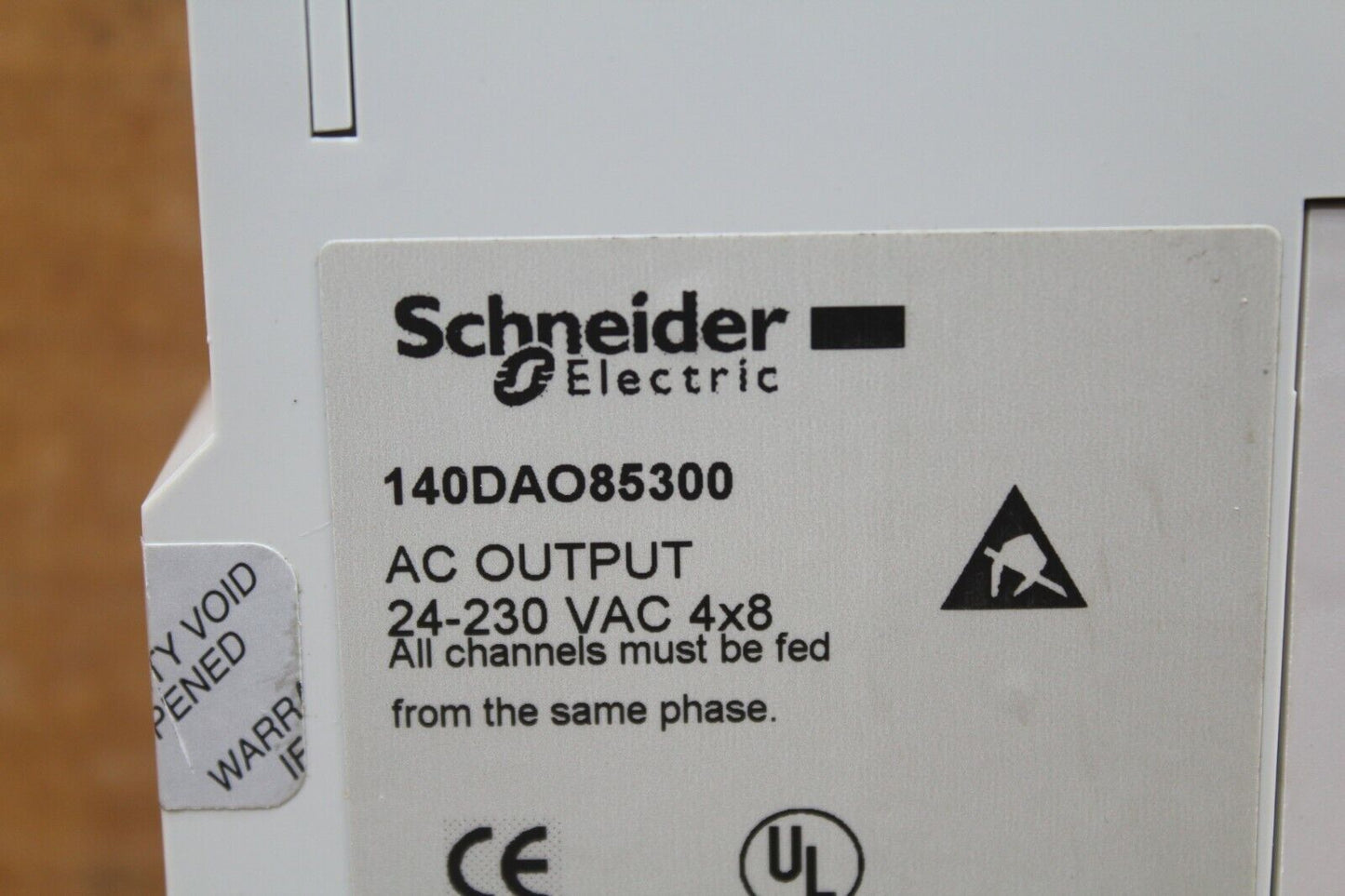 Schneider 140DAO85300 VAC Output