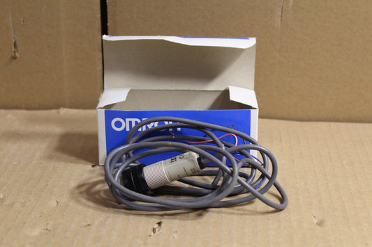 Omron E3F2-R2C4 Photoelectric Switch