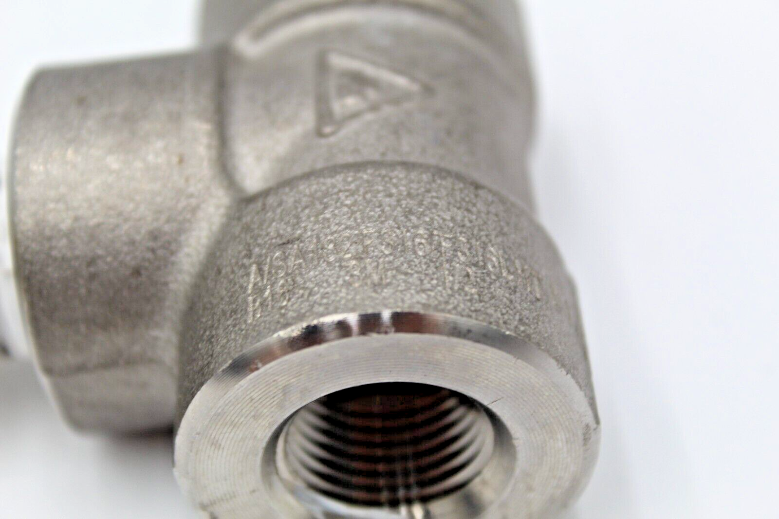 UNBRANDED A/SA182F316/F316LHT Socket Weld with Blow Valve