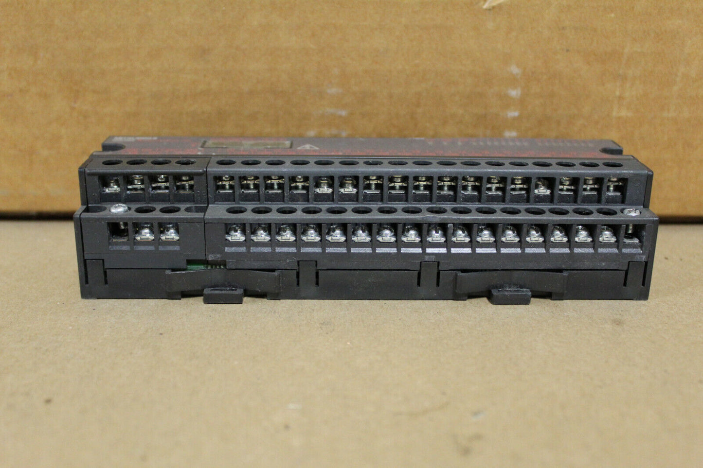 Mitsubishi AJ65SBTB2N-16R Relay Output Terminal