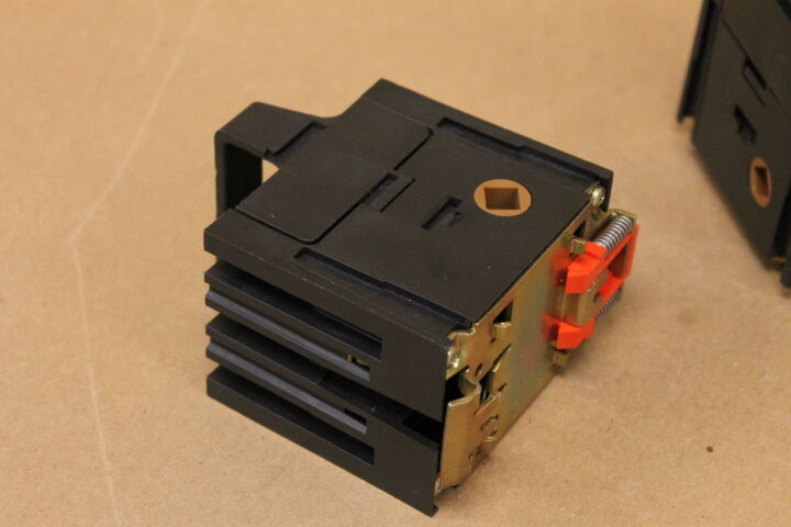 TELEMECANIQUE LS1-D2531A65 FUSE HOLDER