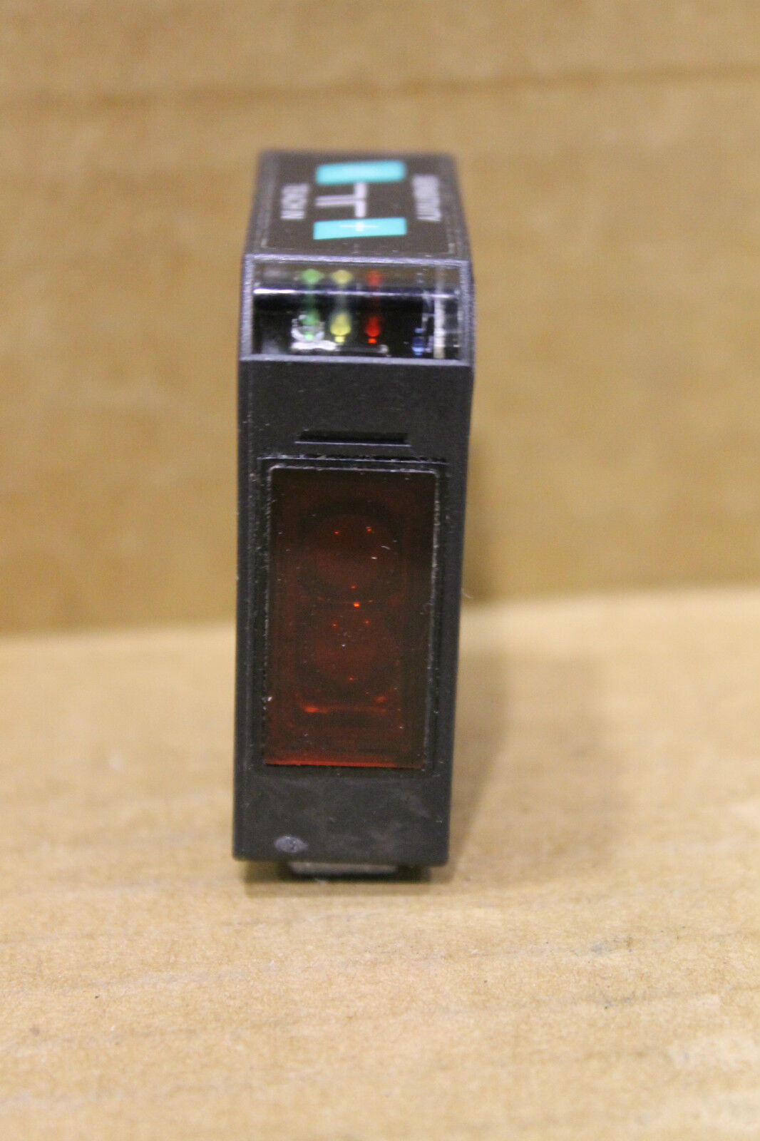 PEPPERL + FUCHS VISOLUX MLV11-8-LAS-300/48/112 PHOTOELECTRIC SENSOR