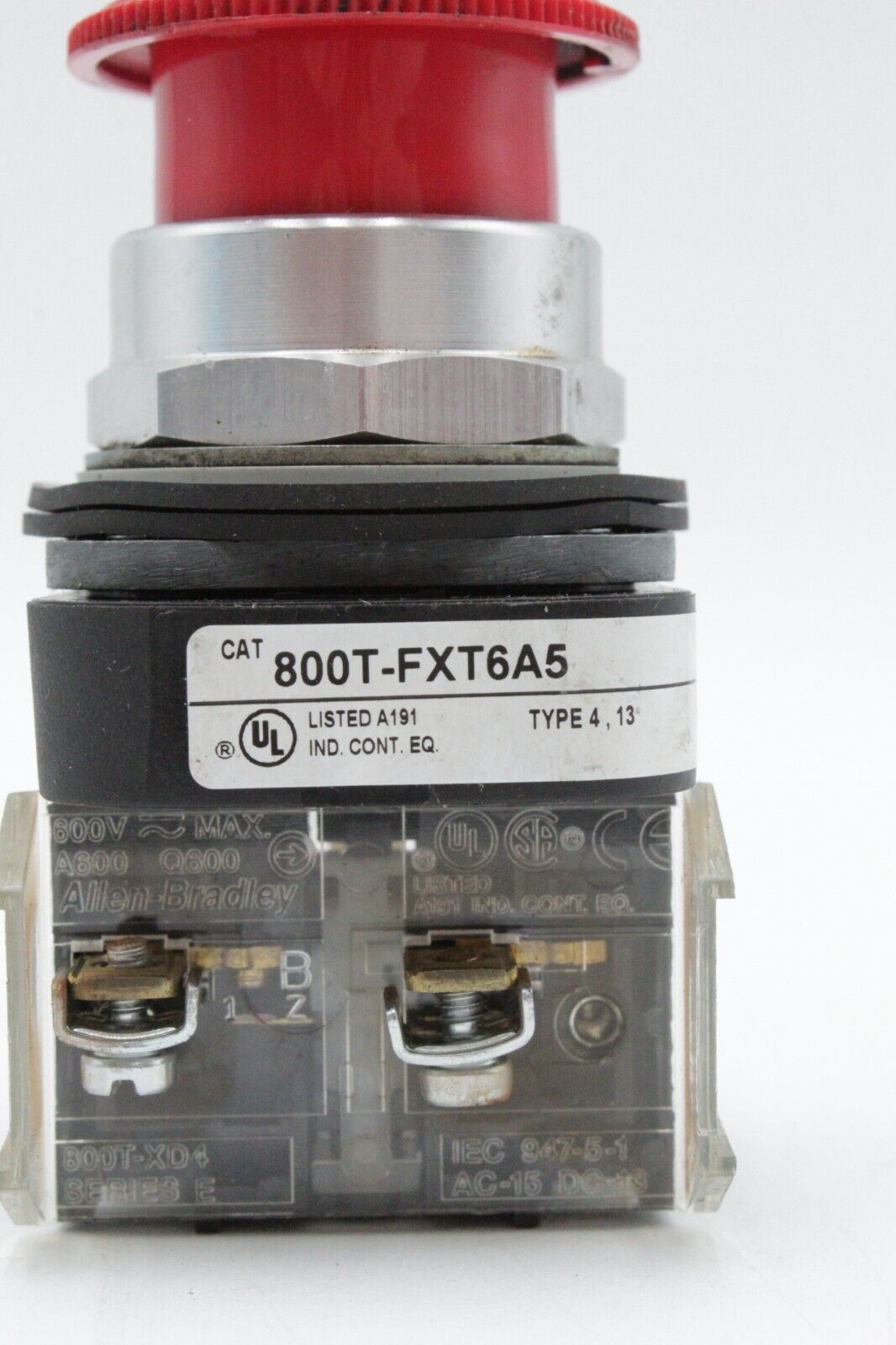 Allen-Bradley 800T-FXT6A5 2-Position Red Twist Push Button
