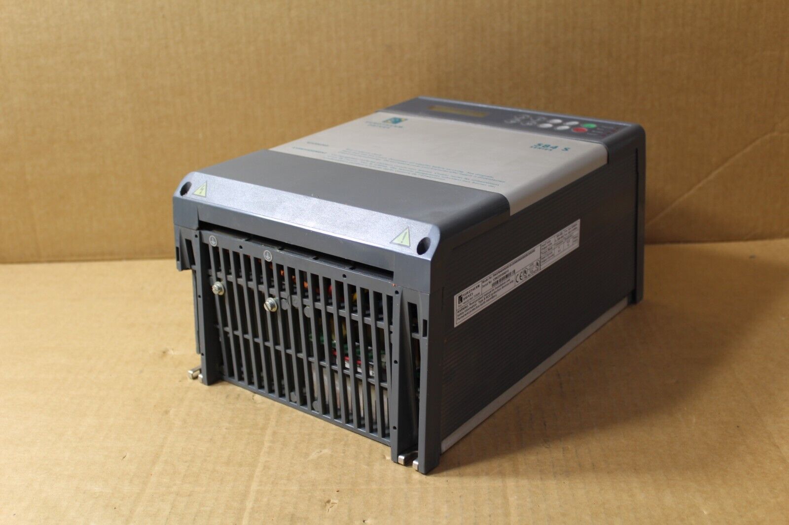 Eurotherm Drives 584S/0040/400/0010/US/000/0000/000/B0/000/000 Inverter