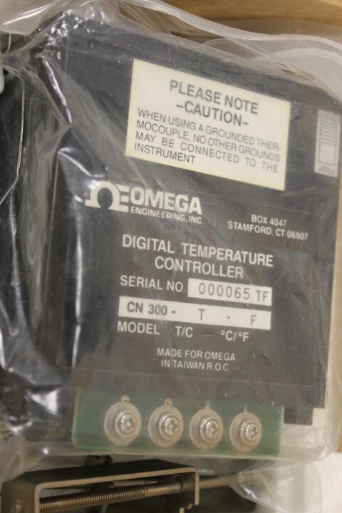 OMEGA CN300TF DIGITAL TEMPERATURE CONTROLLER