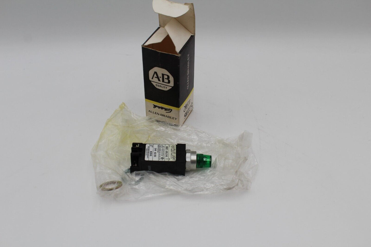 ALLEN BRADLEY 800T-QSL24G SER. T SMALL GREEN PILOT LIGHT