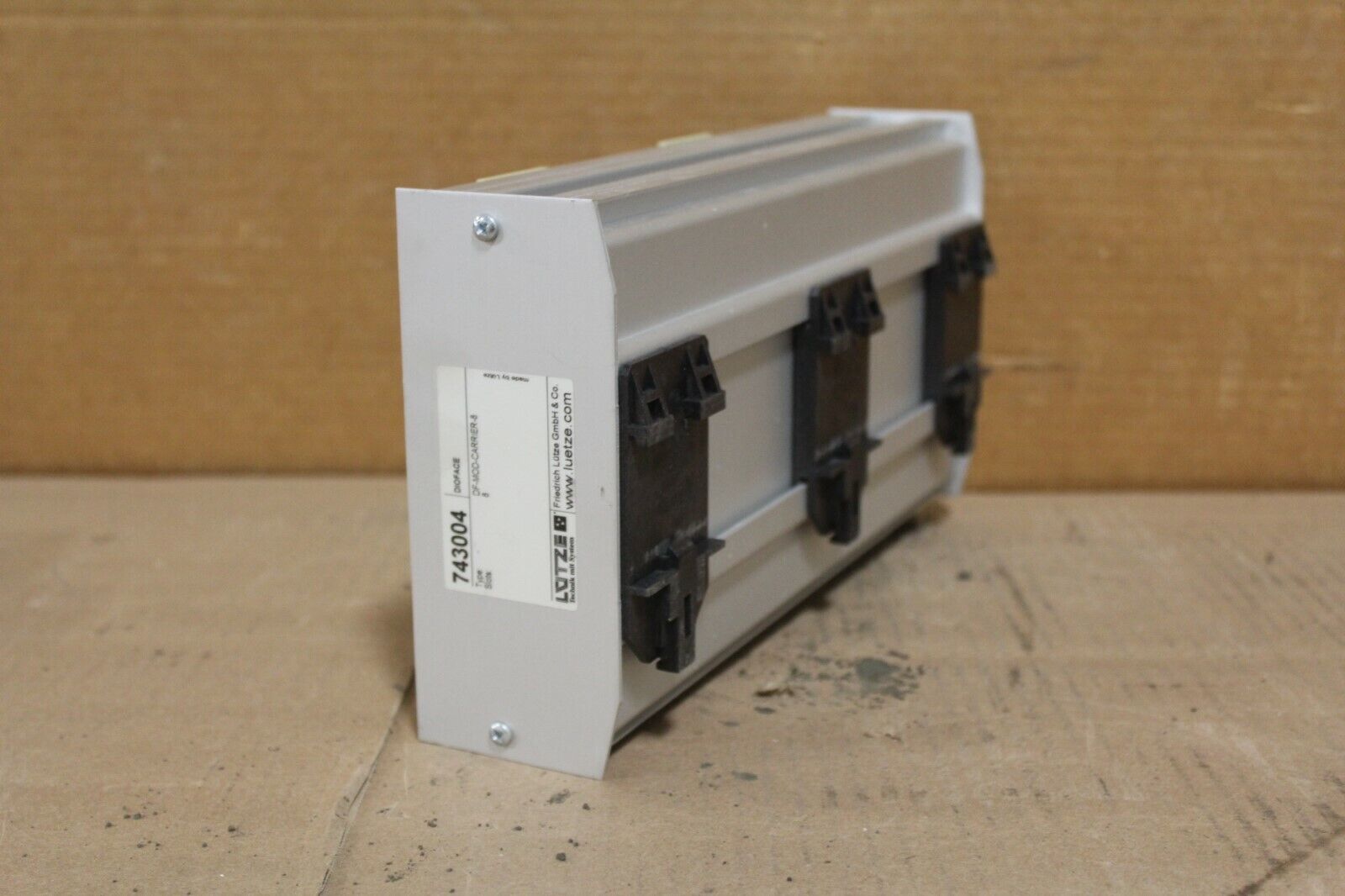 Lutze 743004 8-Slot Module Carrier