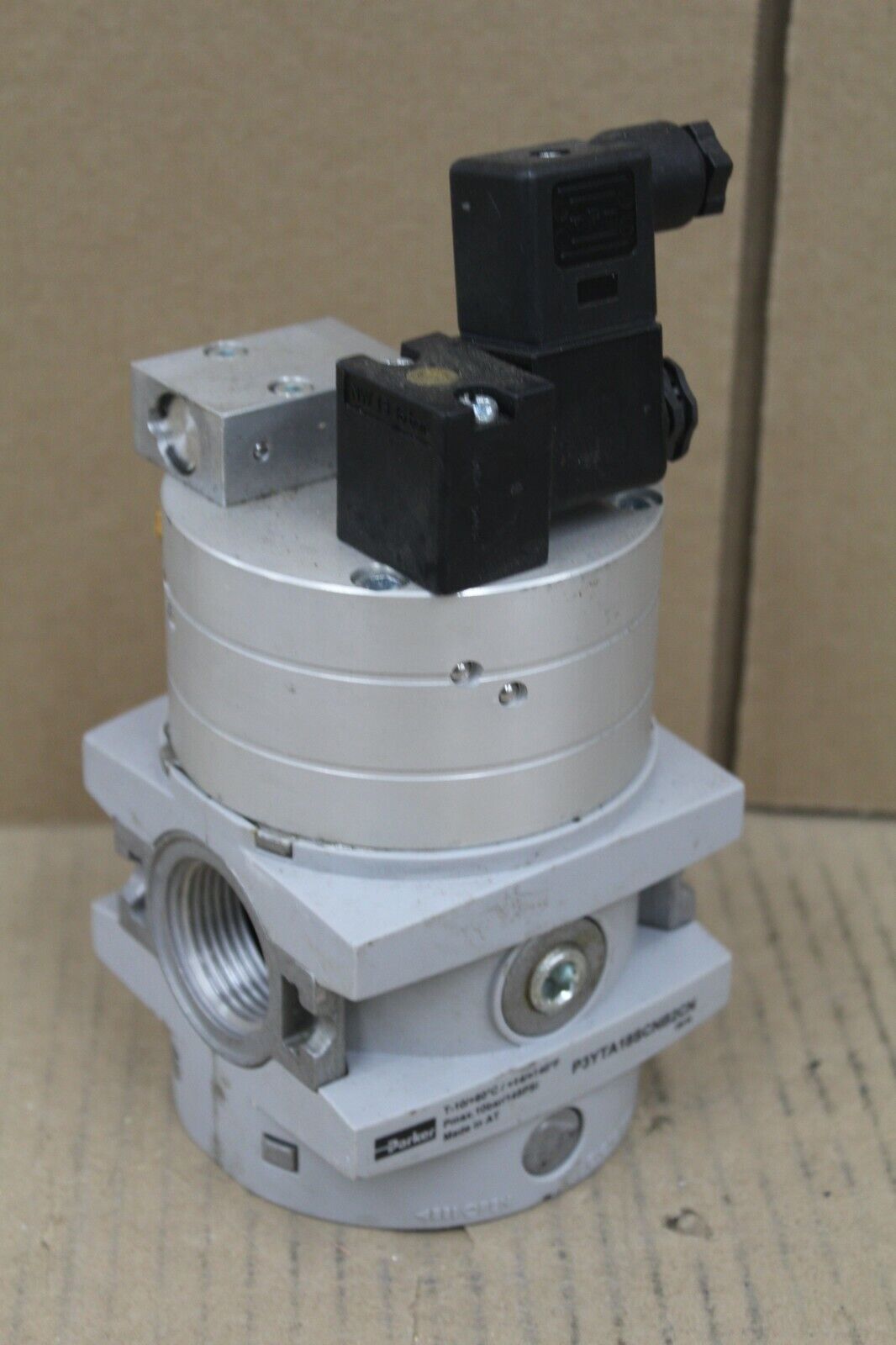 Parker P3YTA18SCNB2CN Valve
