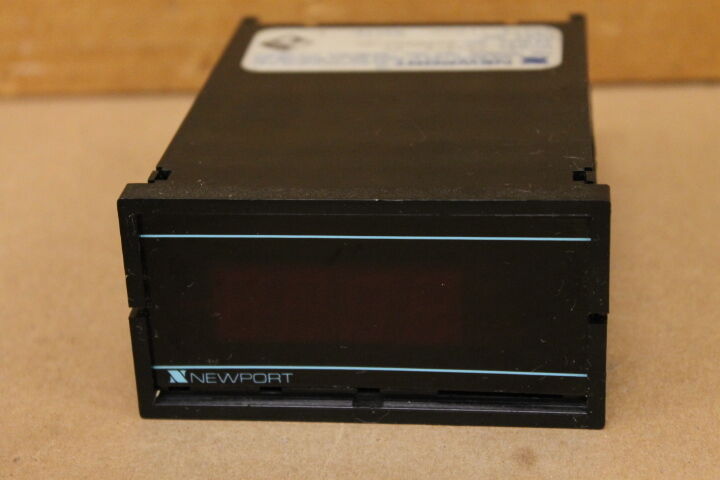NEWPORT 204B-4D4 DIGITAL PANEL PROCESS MONITOR