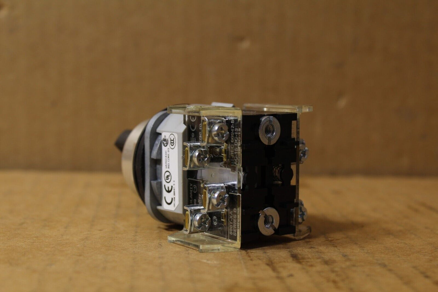 Allen-Bradley 800T-J2KE7B Selector Switch