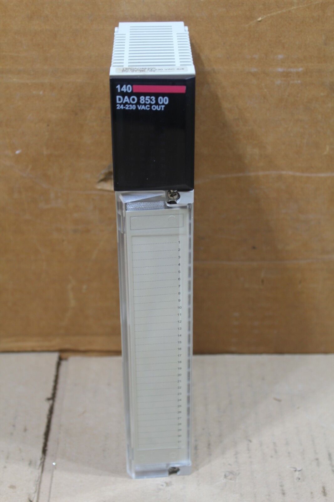 Schneider 140DAO85300 VAC Output