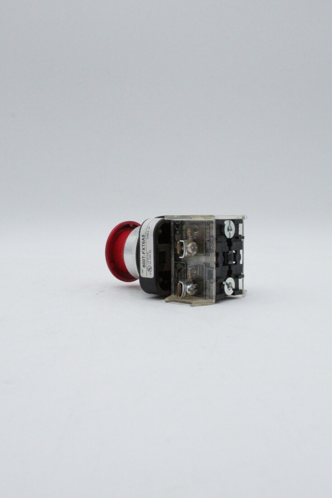 Allen-Bradley 800T-FXT6A5 2-Position Red Twist Push Button