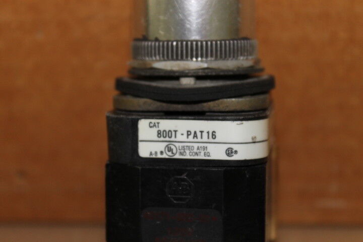 ALLEN-BRADLEY 800T-PAT16 RED PUSH BUTTON WITH BEZEL