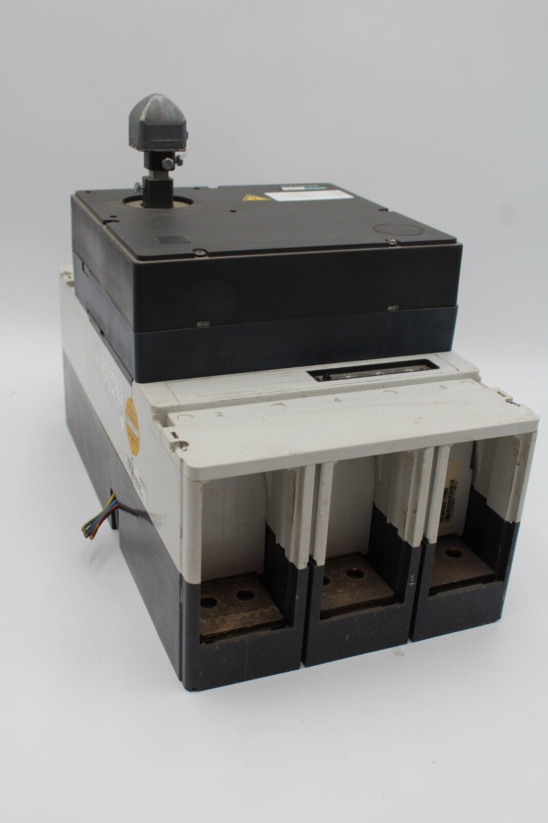 SIEMENS 3VL8116-2GE30-0AA0 BREAKER W/3VL9800-3HF01