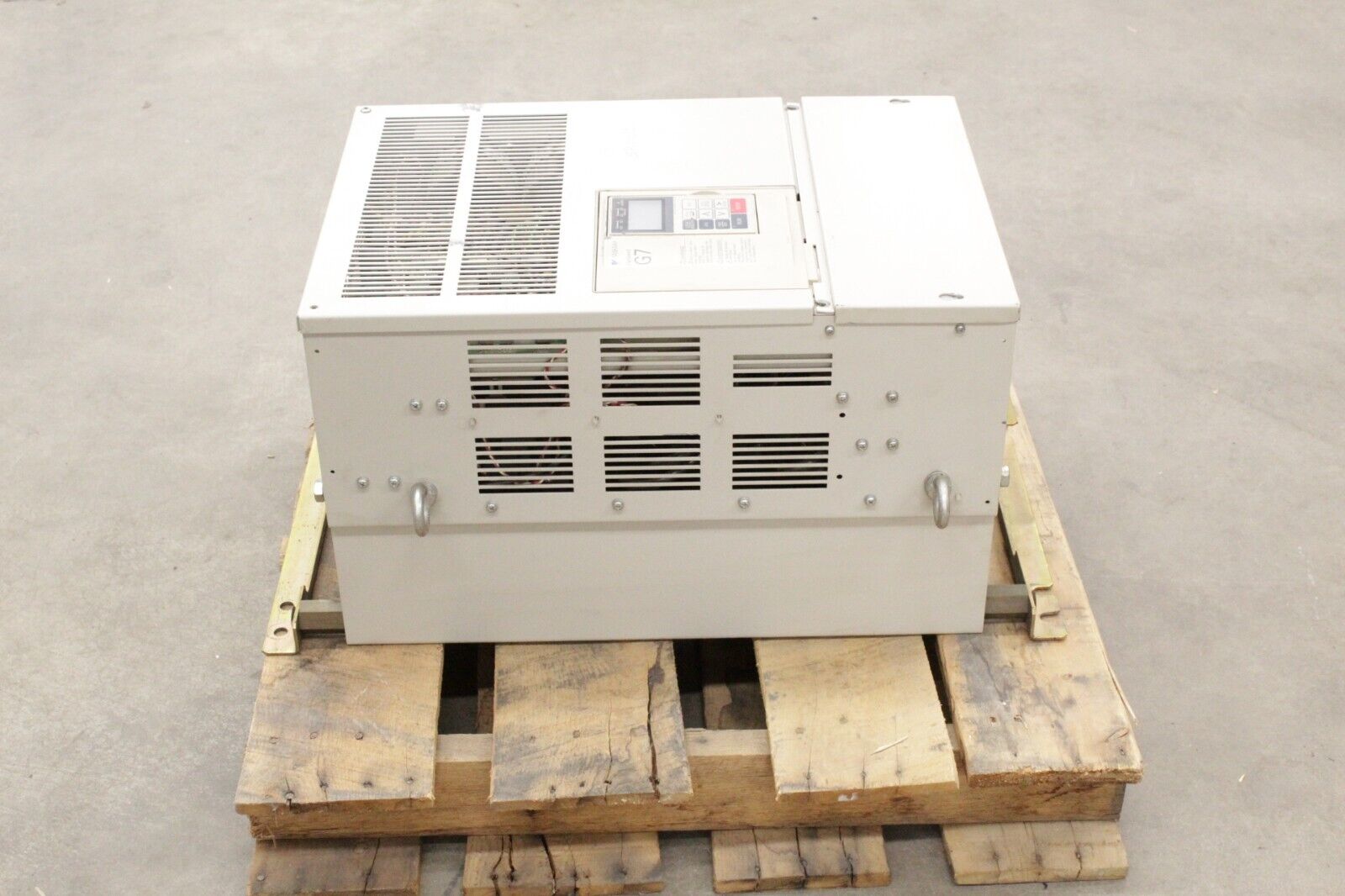 Yaskawa CIMR-G7U2037 G7 Varispeed Inverter Drive