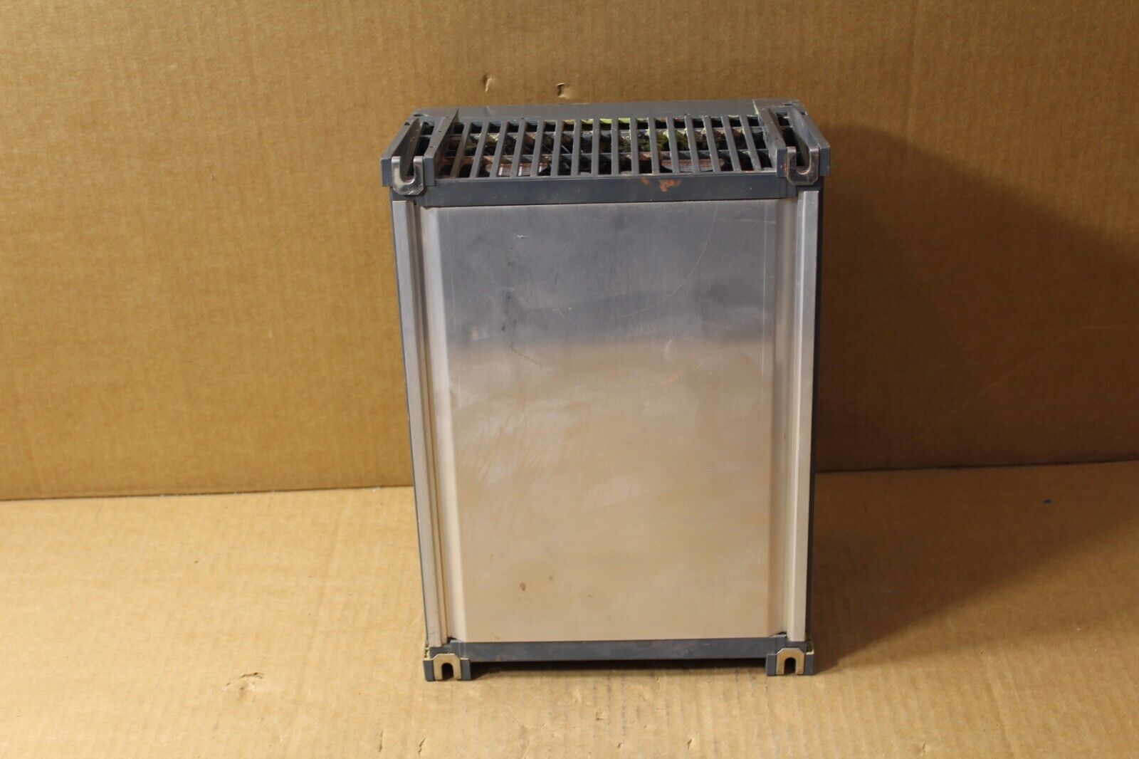 Eurotherm 584S/0040/400/0010/US/000/0000/000/B0/000/000 Inverter (No Cover)