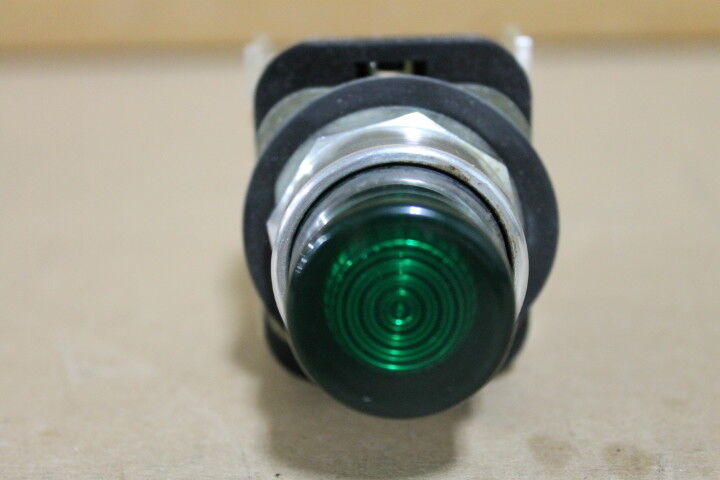ALLEN BRADLEY 800T-QT24 SER. T GREEN PUSH BUTTON