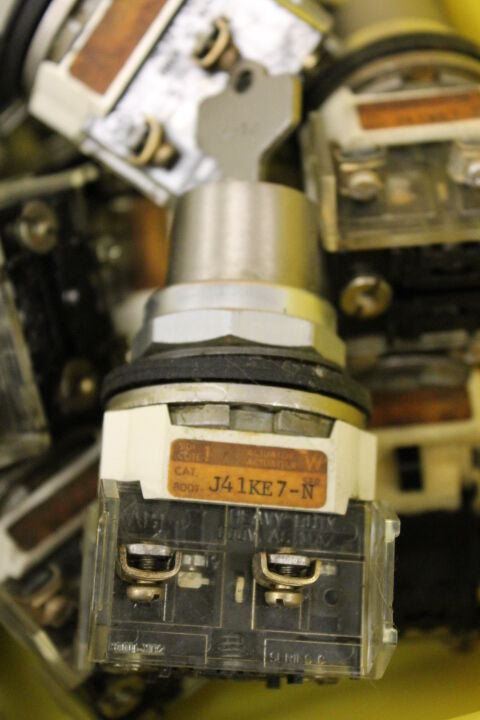 ALLEN-BRADLEY 800T-J41KE7 SER. N SWITCH