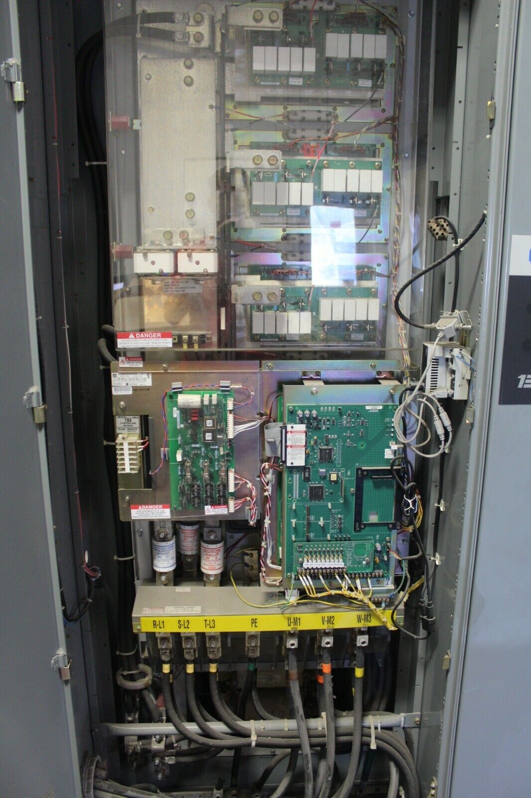 Allen Bradley 1336F-BP300-AN-EN-L6-NCM Drive and Cabinet