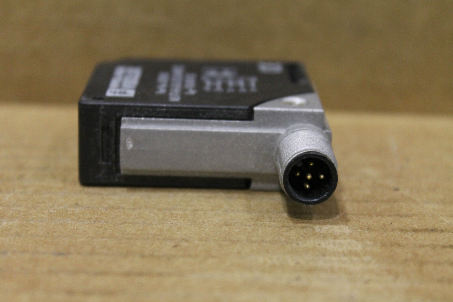 PEPPERL + FUCHS VISOLUX MLV11-8-LAS-300/48/112 PHOTOELECTRIC SENSOR
