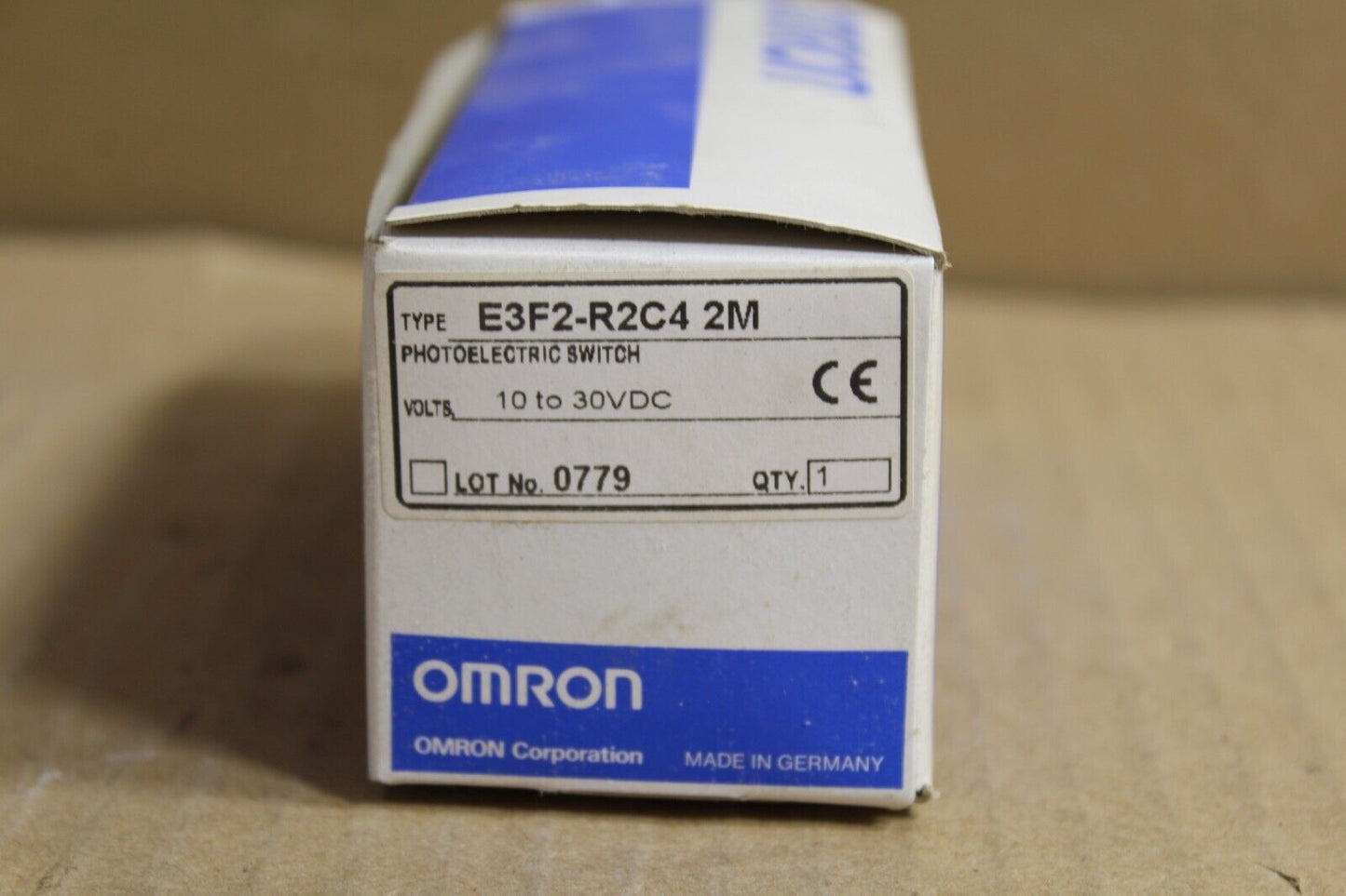 Omron E3F2-R2C4 Photoelectric Switch