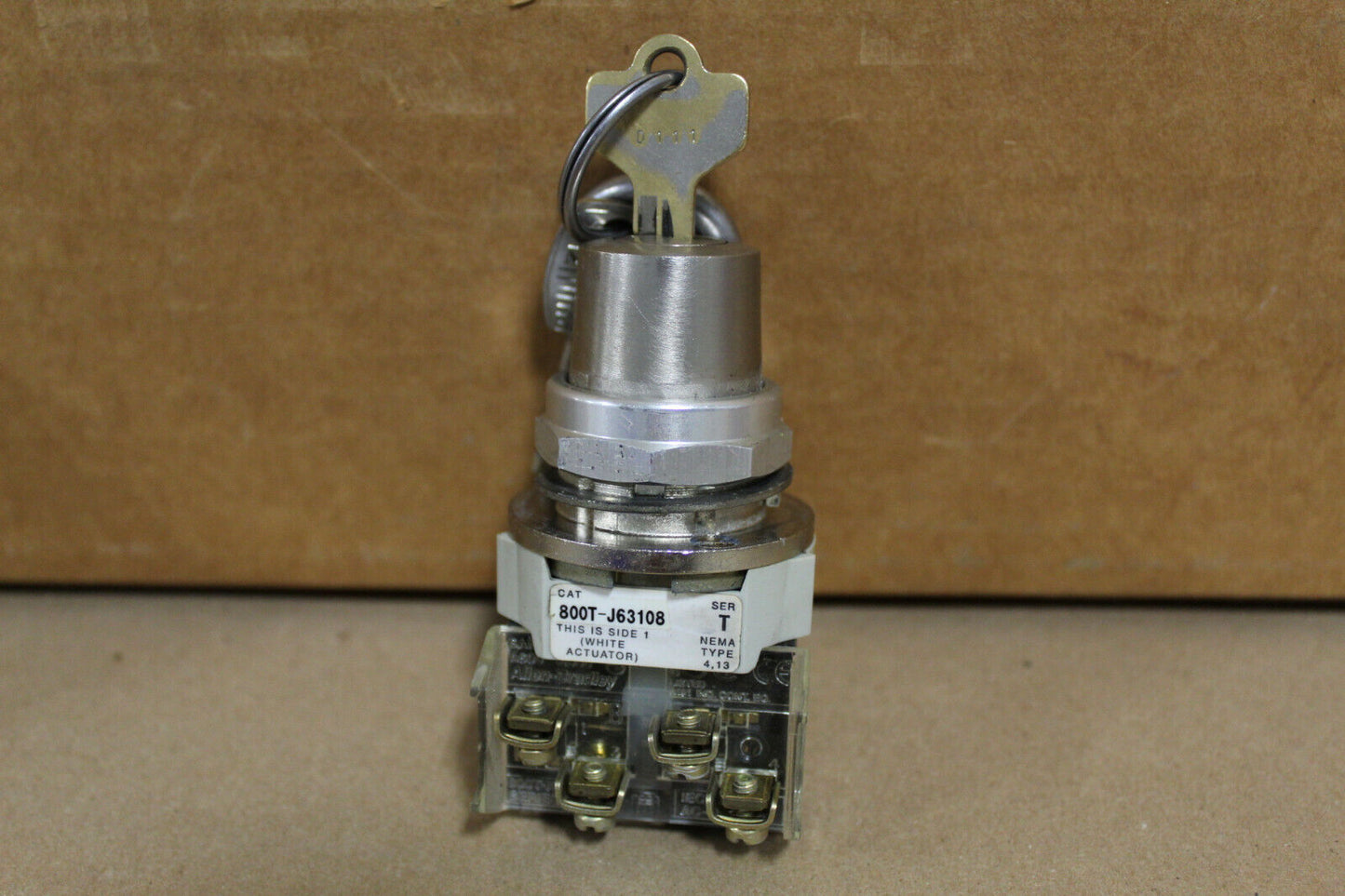 Allen-Bradley 800T-J63108 Ser. T Keyed Selector Switch