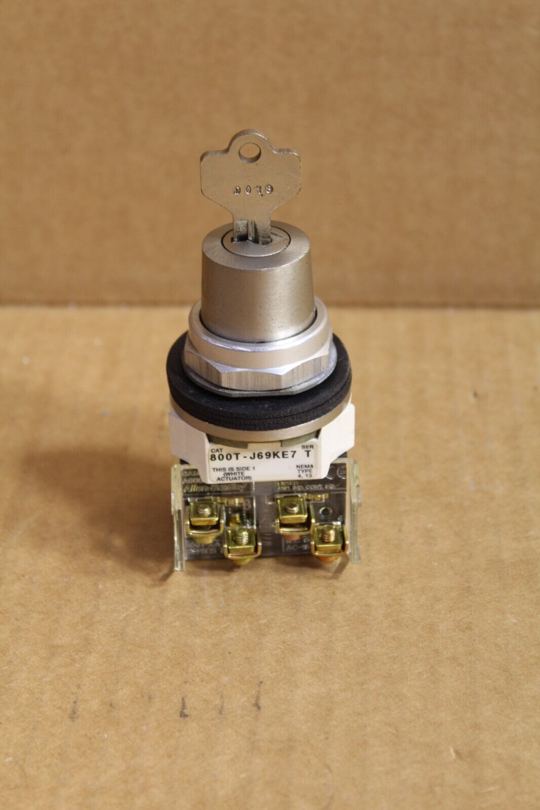 Allen-Bradley 800T-J69KE7 Selector Switch