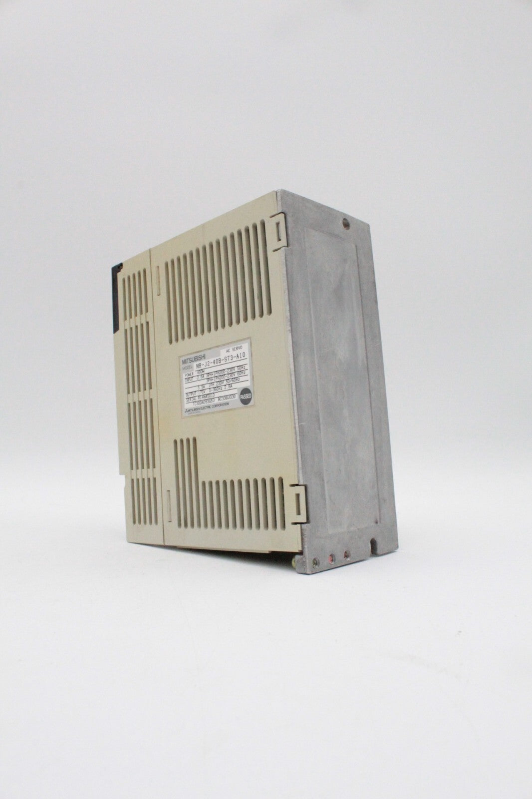 Mitsubishi MR-J2-40B AC Servo Drive (Missing Wire Cover)