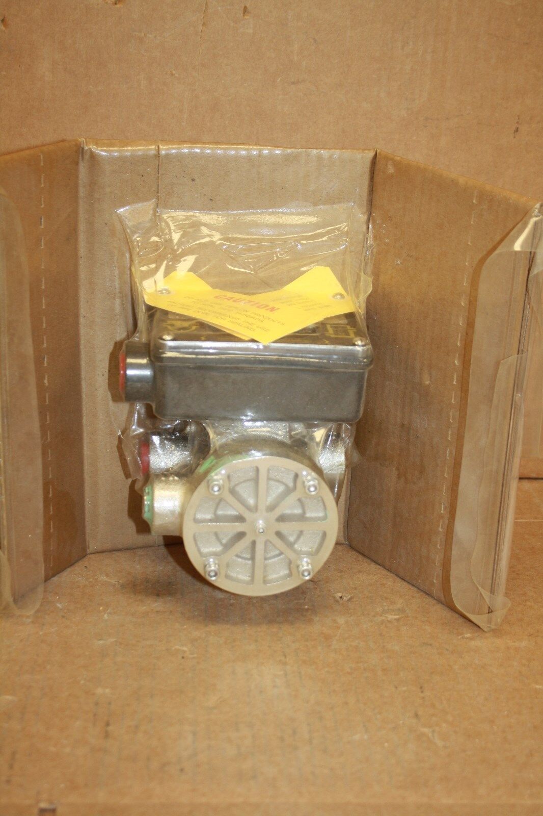 UNIVERSAL FLOW MONITOR B15161 TYPE 12-13 LL-NZMST40GH-4U-20C1.0-A0NR-TG-Z10