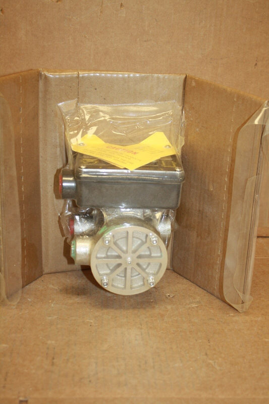 UNIVERSAL FLOW MONITOR B15161 TYPE 12-13 LL-NZMST40GH-4U-20C1.0-A0NR-TG-Z10