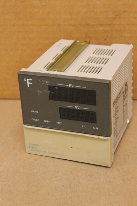 OMRON E5AX-PRR03-F TEMPERATURE CONTROLLER