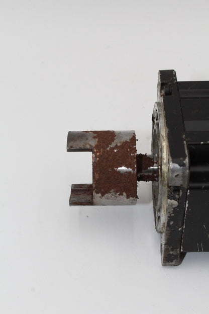 Allen-Bradley MPL-B330P-MJ22AA Servo Motor (Rust on Spinning Gear)