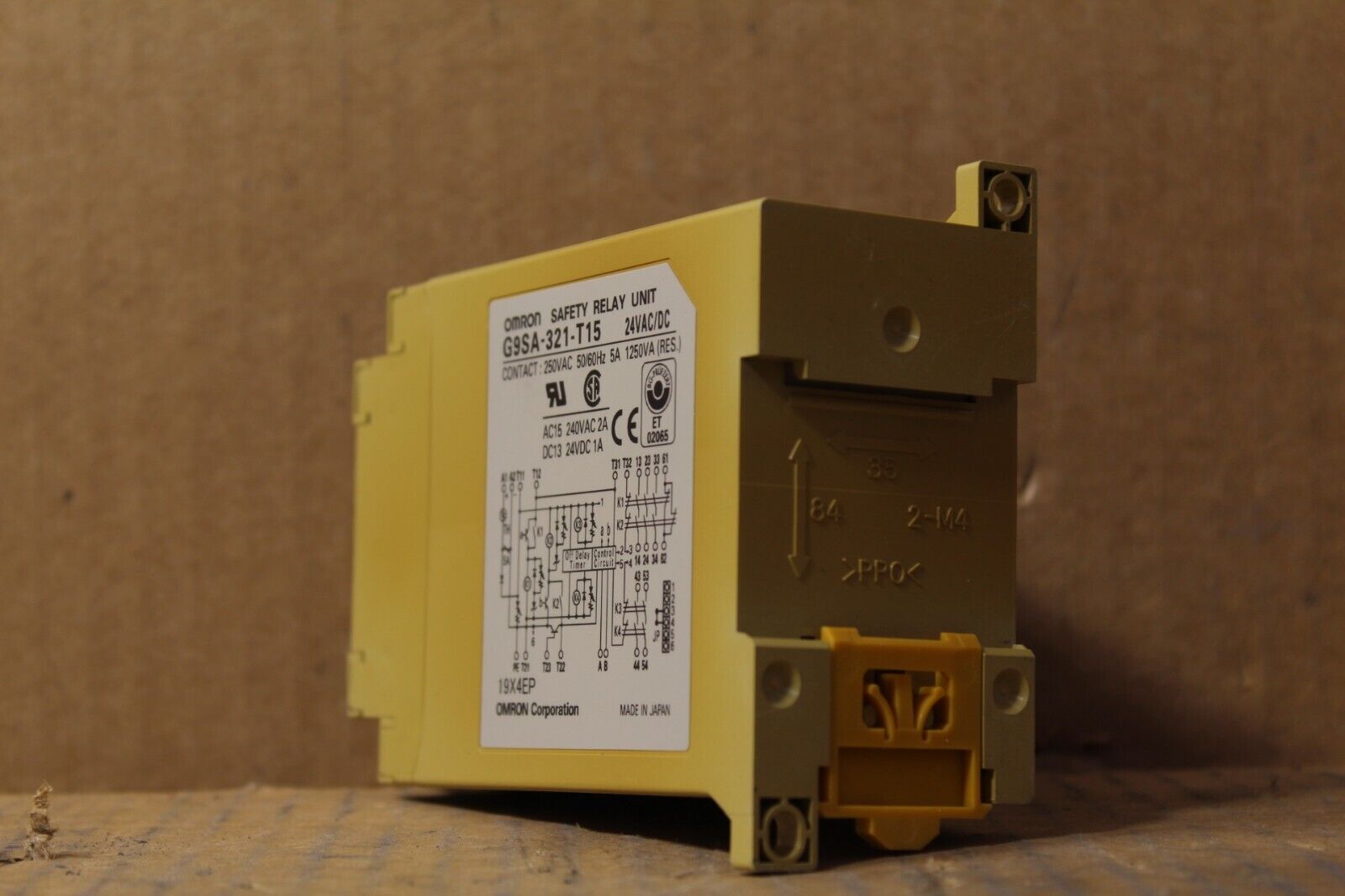 Omron G9SA-321-T15 Safety Relay Unit