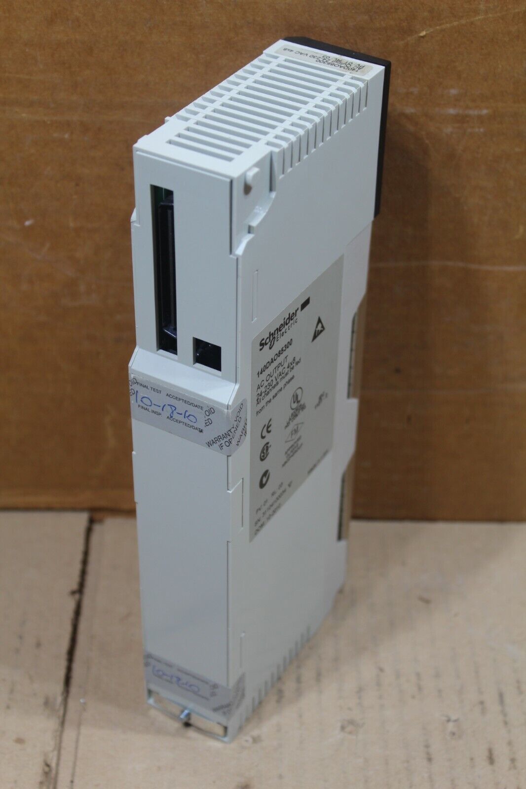 Schneider 140DAO85300 VAC Output