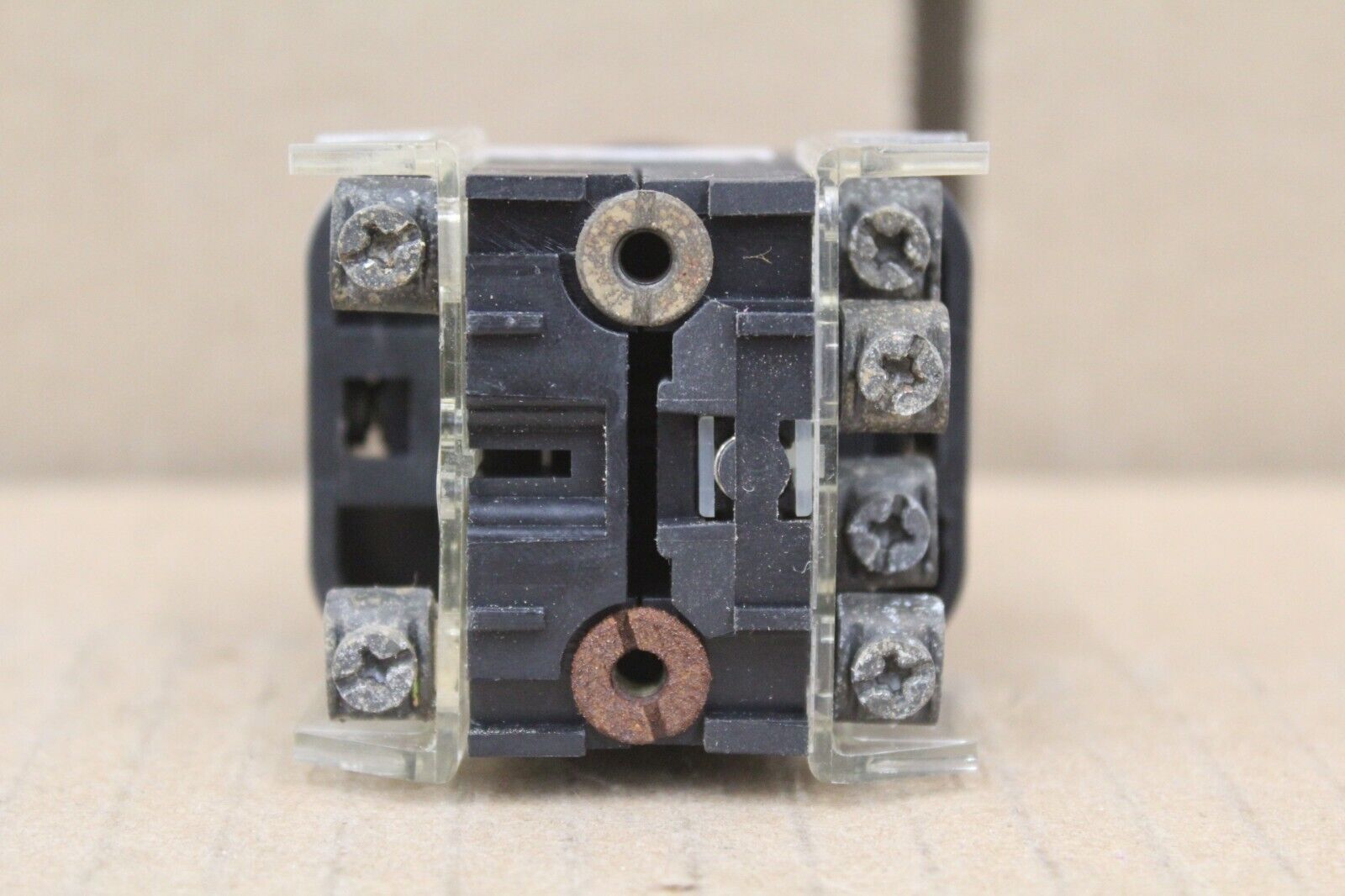 Allen Bradley 800H-FRXTQL10RA1 Red Push Button