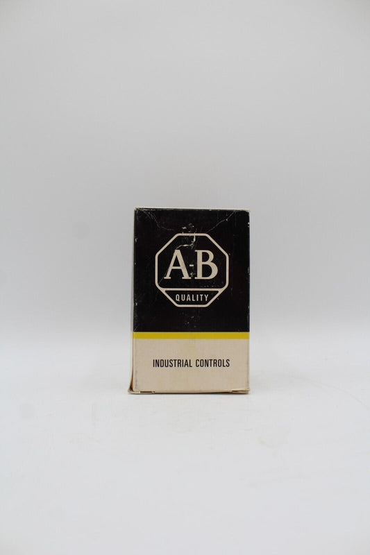 Allen-Bradley 871C-N30V50 Cylindrical Inductive Proximity Switch Prewired Cable