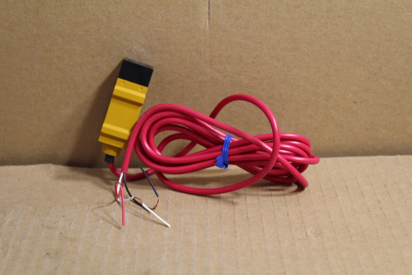 Omron E3S-5LE4-1 Photoelectric Switch