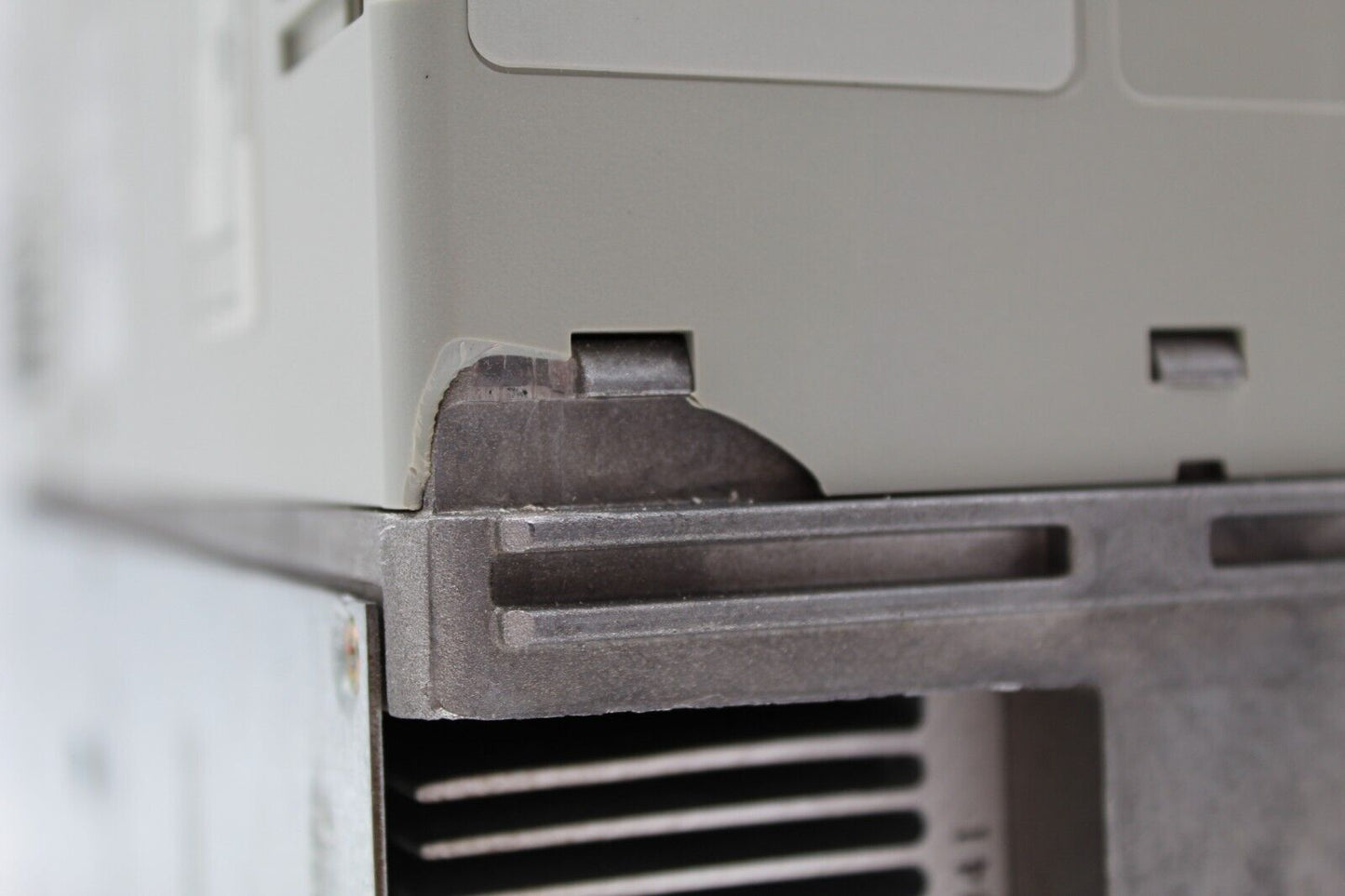 Allen-Bradley 20BD5P0A3AYNANC0 PowerFlex 700 AC Drive (Small Crack)