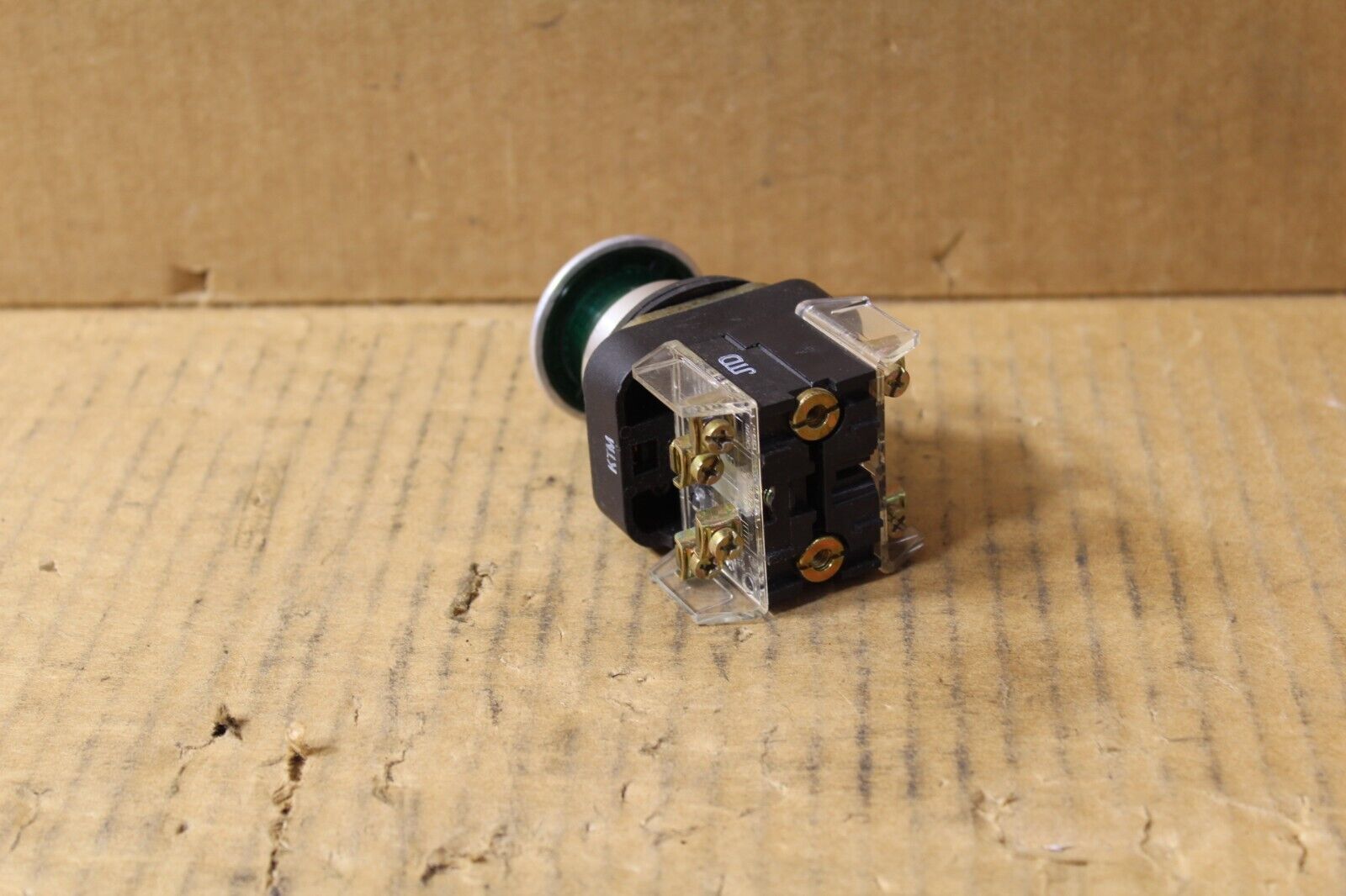Allen-Bradley 800T-FXNQ24A7 Green Mushroom Push Button