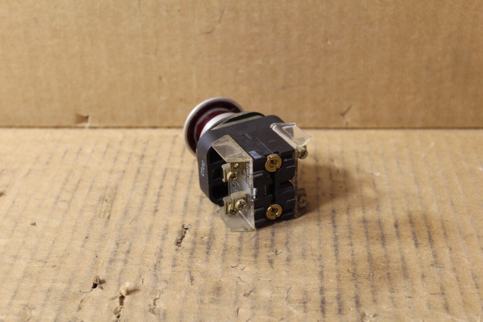 Allen-Bradley 800T-FXTQH10RA Red Mushroom Push Button