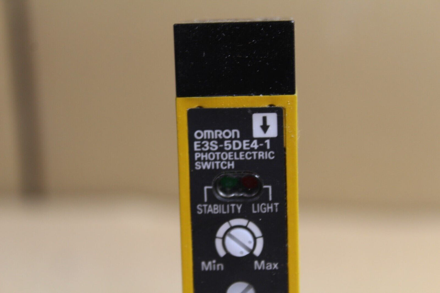 Omron E3S-5DE4-1 Photoelectric Switch